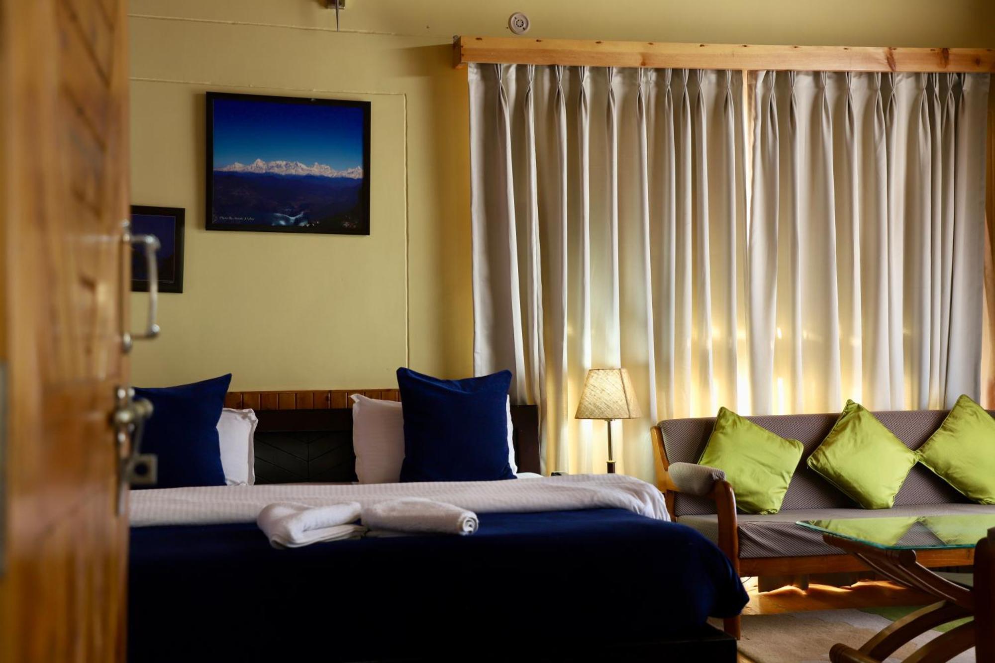 Kasar Himalaya Holiday Resort, Binsar Rd Almora Exterior photo