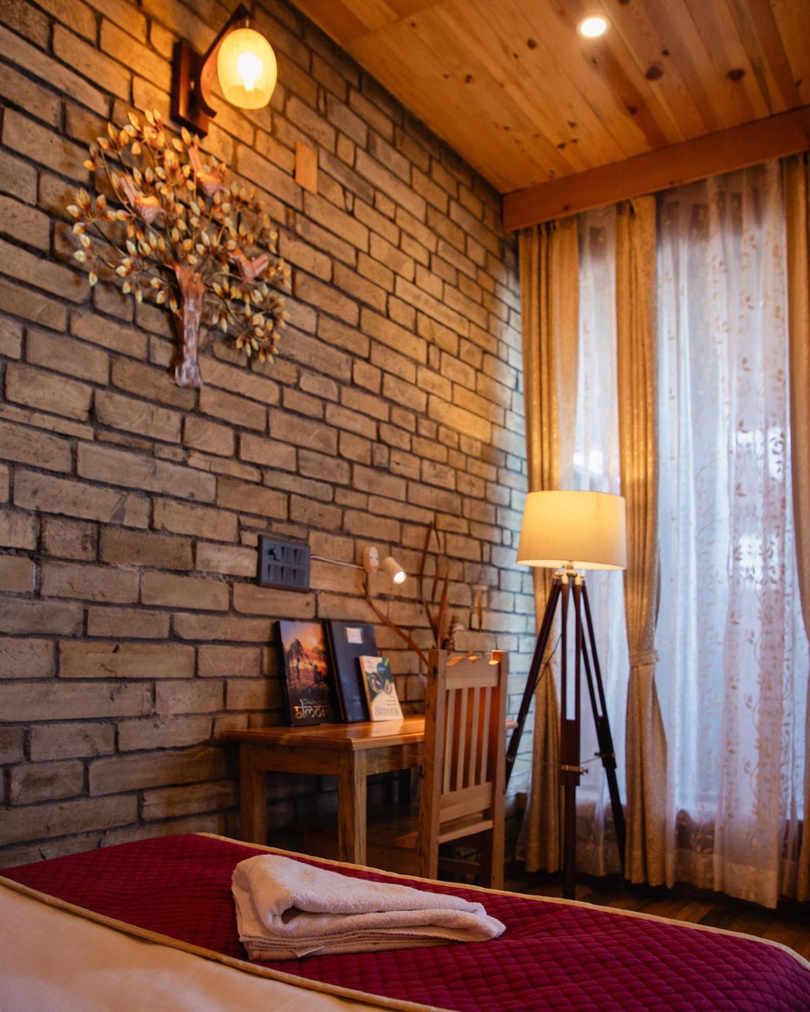 Kasar Himalaya Holiday Resort, Binsar Rd Almora Exterior photo